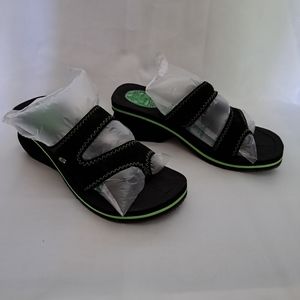 Skeechers Yoga Foam Platform Sandals